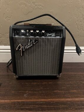 Fender Black and Silver Portable Guitar Amp - Frontman Style